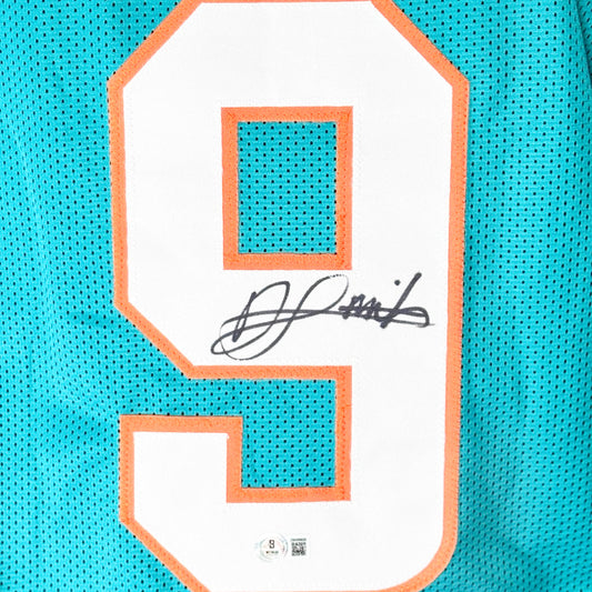 Jonnu Smith Signed Miami Teal Football Jersey (Beckett)