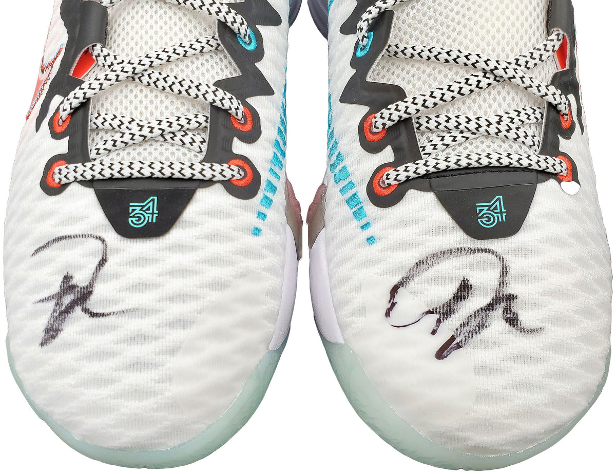 Giannis Antetokounmpo Autographed White Nike Immortality Shoes Milwaukee Bucks Size 15 Pair Beckett BAS QR Stock #197435
