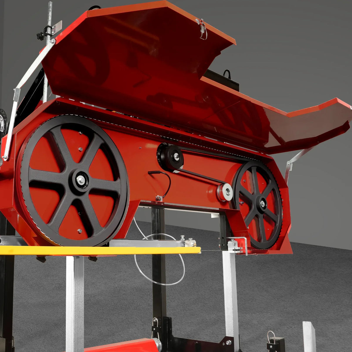 32" Portable Sawmill (5 x Blades Included),  420cc 15HP E-Start Gasoline Engine,  26.5" Board Width,  20' Track Length (13' Track Length + 6.4' Track Extension Included) ,  SM-32